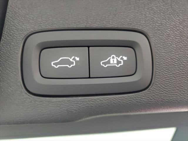 used 2022 Volvo XC60 Recharge Plug-In Hybrid car, priced at $38,500