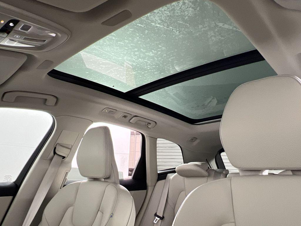 used 2022 Volvo XC60 car, priced at $29,994