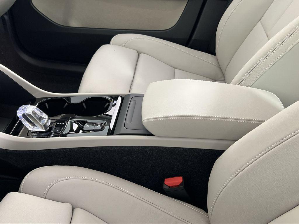new 2026 Volvo XC40 car
