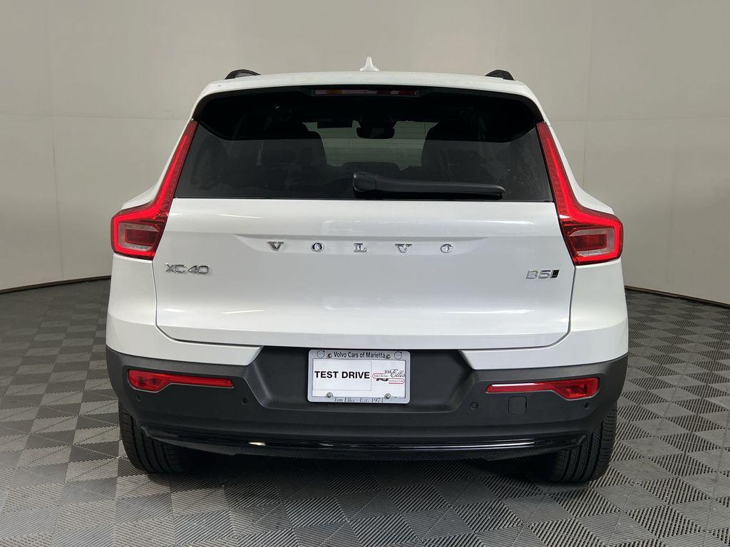 new 2026 Volvo XC40 car