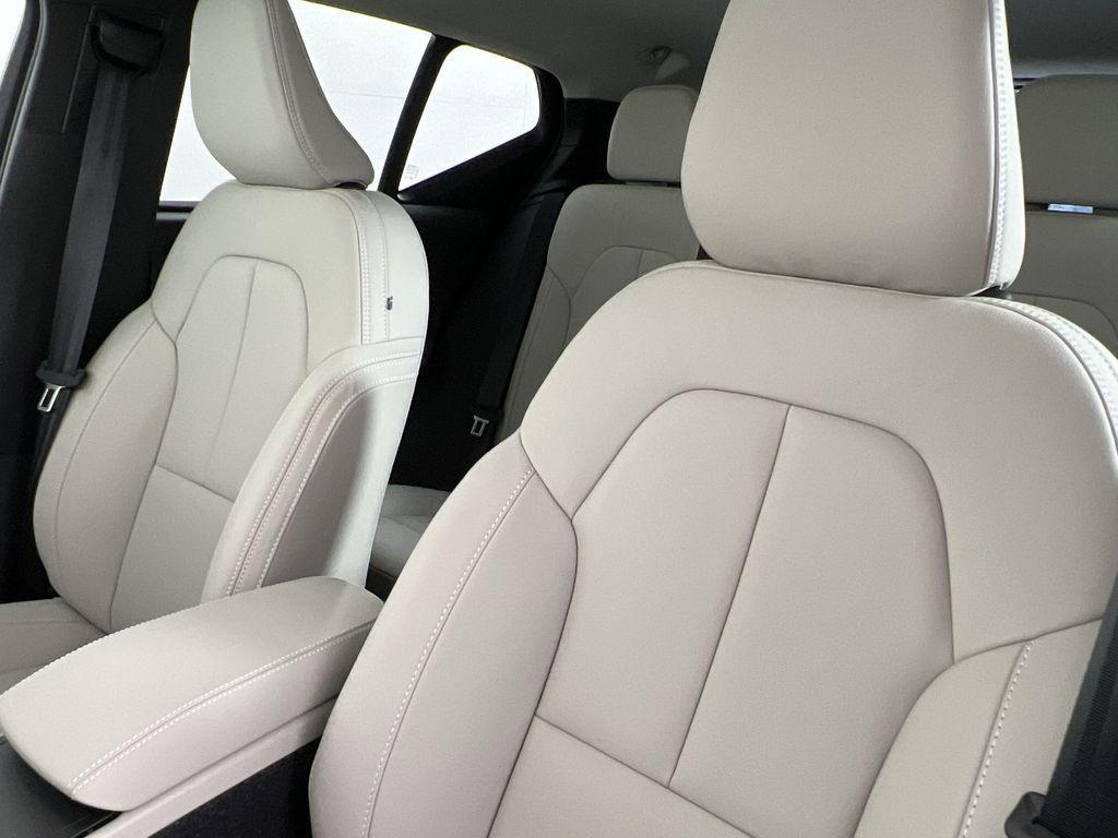 new 2026 Volvo XC40 car