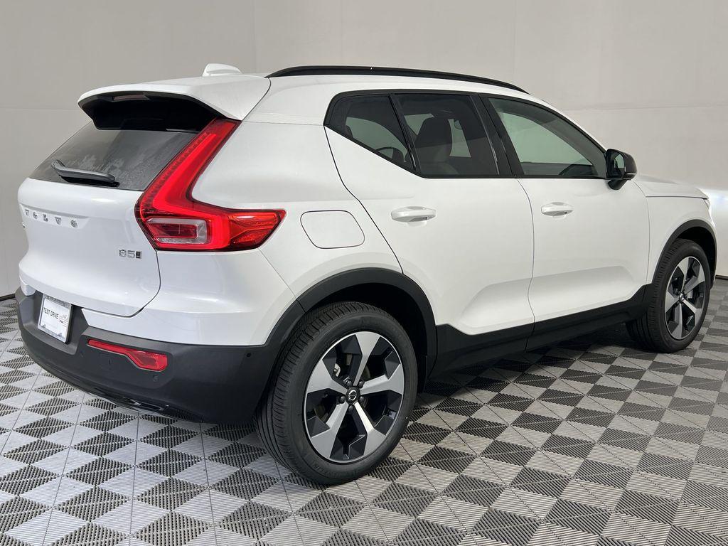 new 2026 Volvo XC40 car