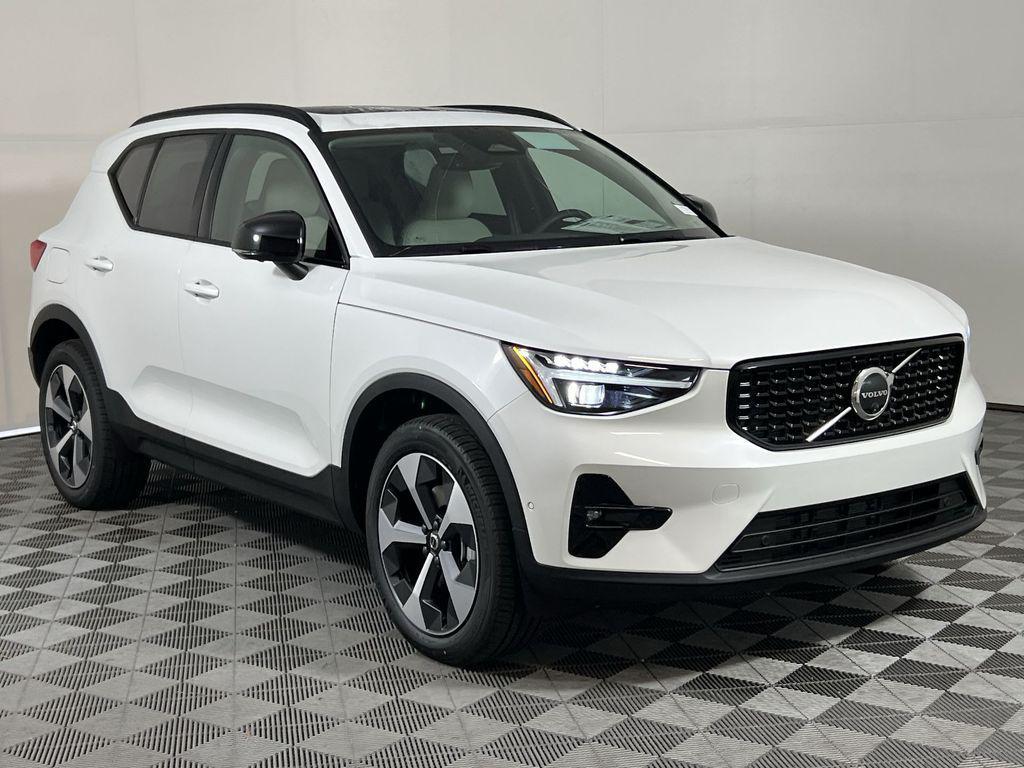 new 2026 Volvo XC40 car