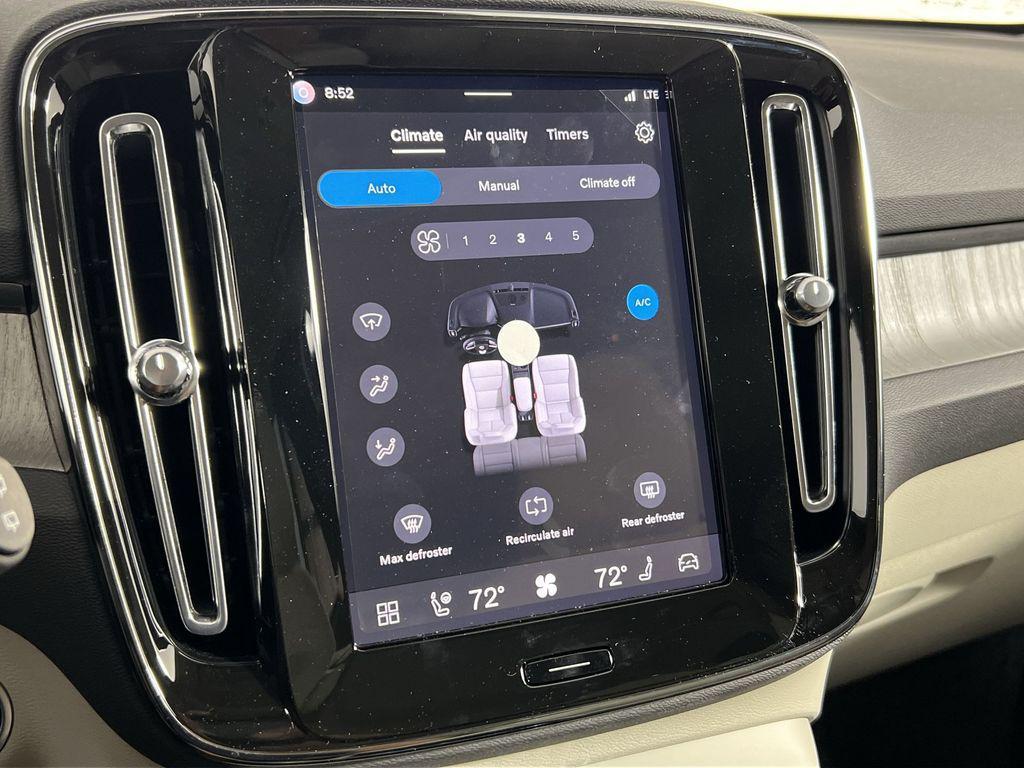 new 2026 Volvo XC40 car