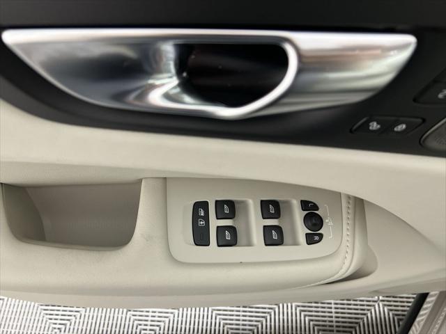 new 2025 Volvo XC60 car, priced at $61,295