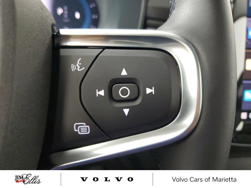 new 2025 Volvo XC40 car, priced at $43,358
