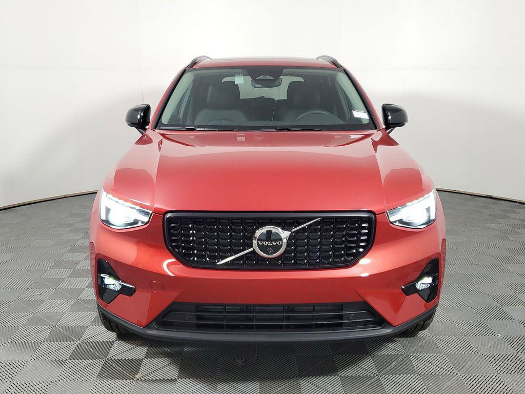 new 2025 Volvo XC40 car, priced at $45,858
