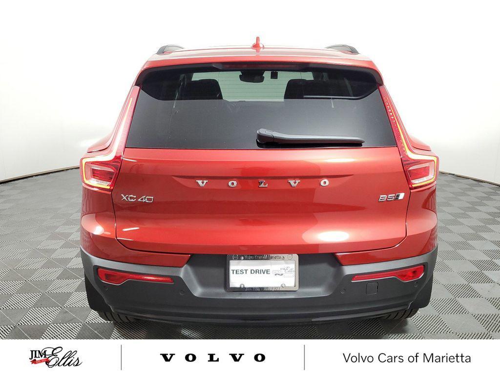 new 2025 Volvo XC40 car, priced at $43,358