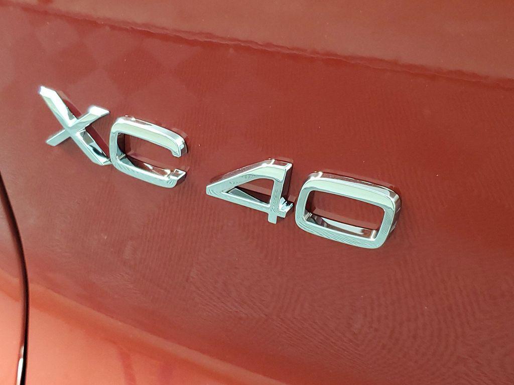 new 2025 Volvo XC40 car, priced at $45,858