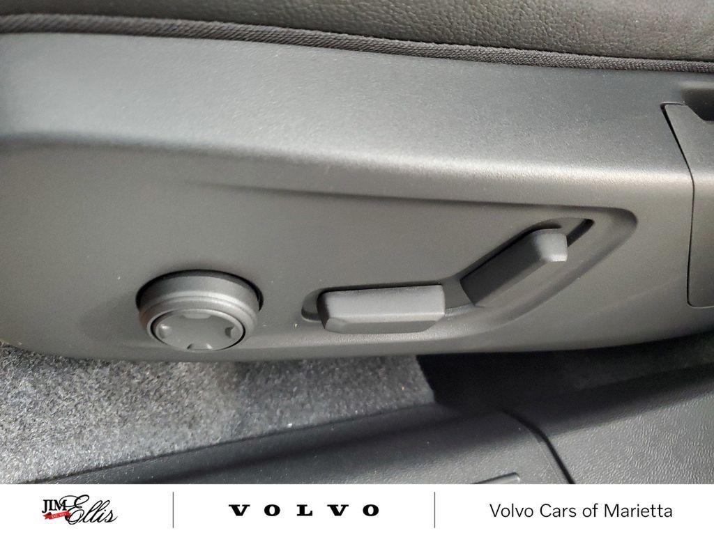 new 2025 Volvo XC40 car, priced at $43,358