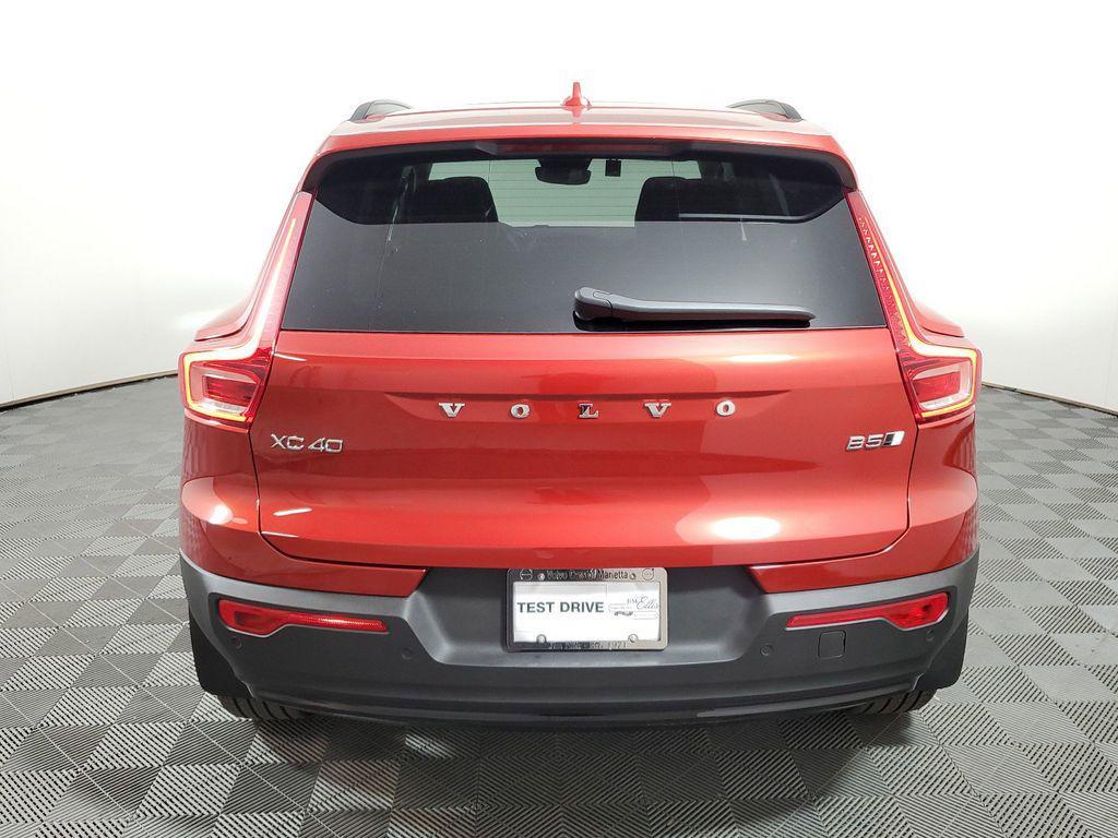 new 2025 Volvo XC40 car, priced at $45,858
