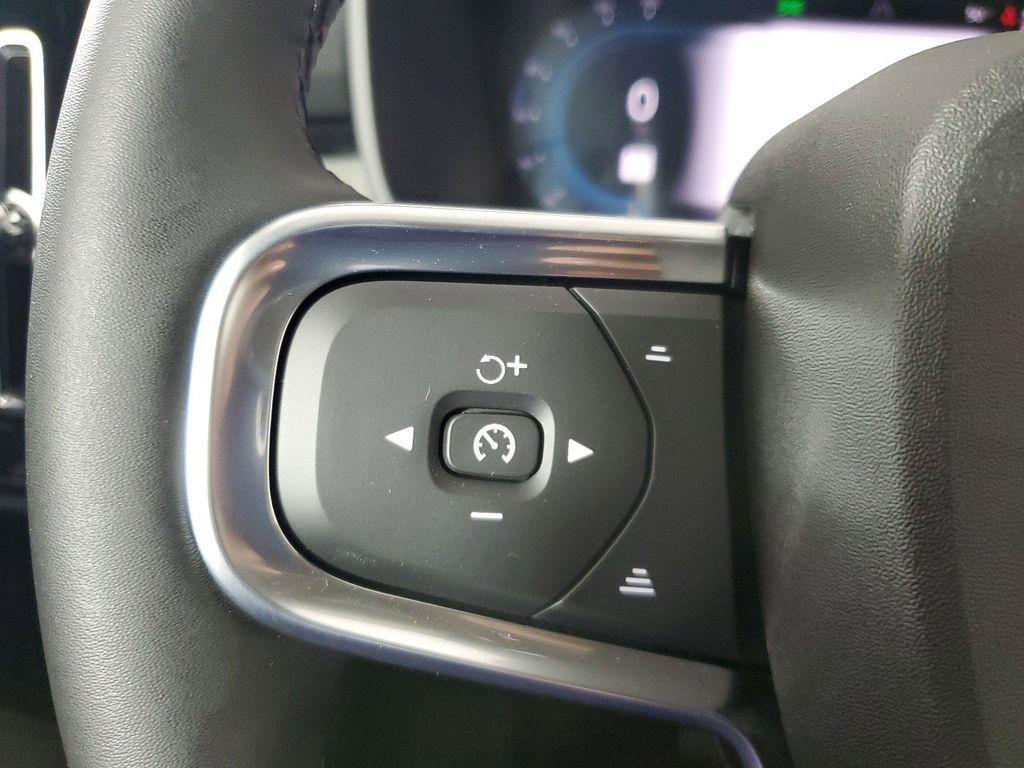 new 2025 Volvo XC40 car, priced at $45,858