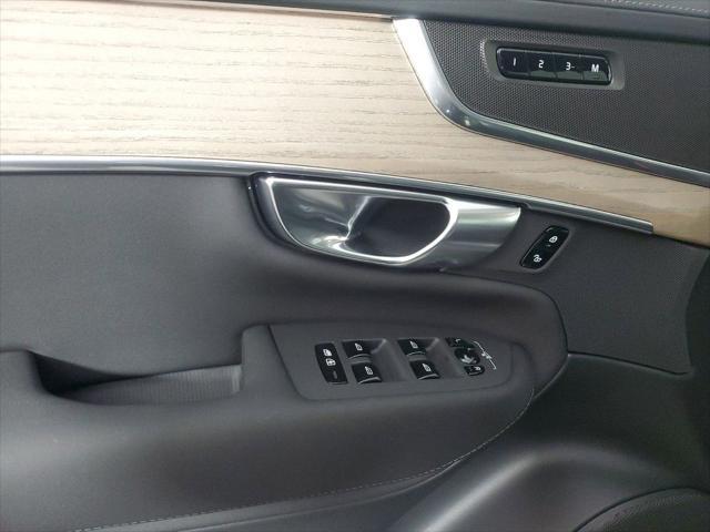 new 2025 Volvo XC90 car, priced at $60,525