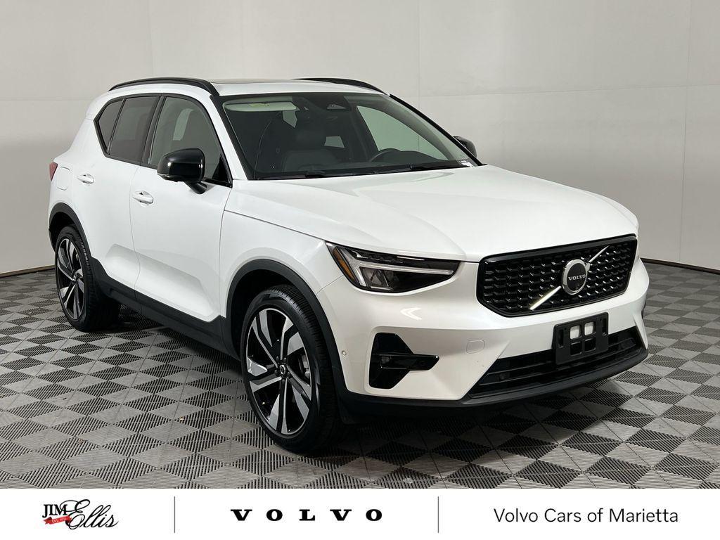 used 2025 Volvo XC40 car, priced at $32,423
