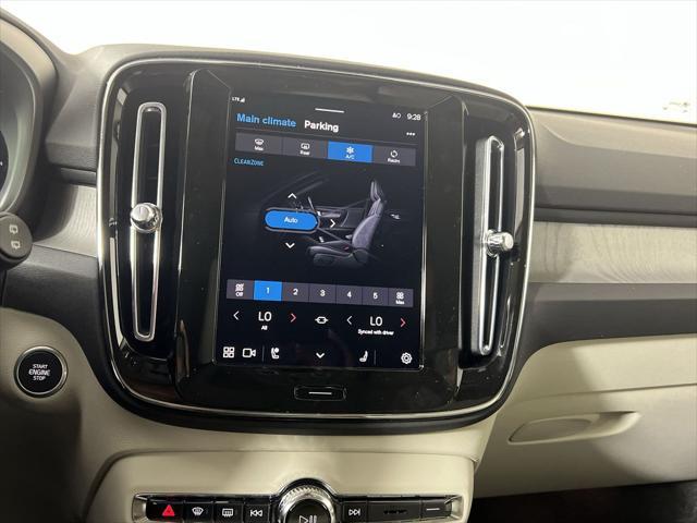 new 2025 Volvo XC40 car
