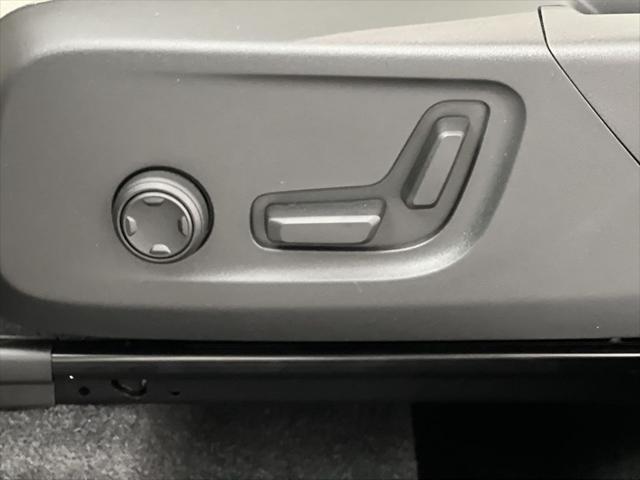 new 2025 Volvo XC40 car