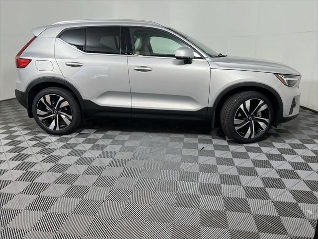 new 2025 Volvo XC40 car