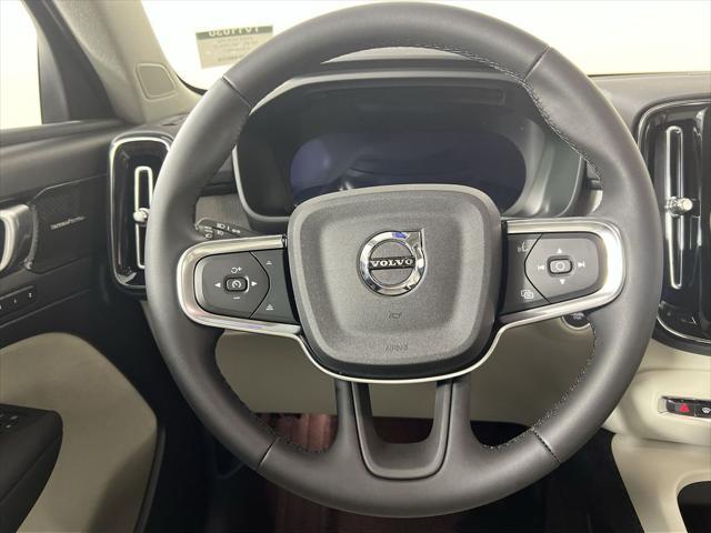 new 2025 Volvo XC40 car