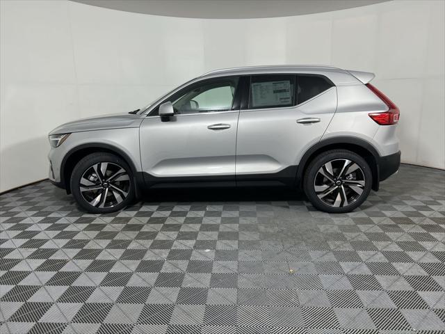 new 2025 Volvo XC40 car