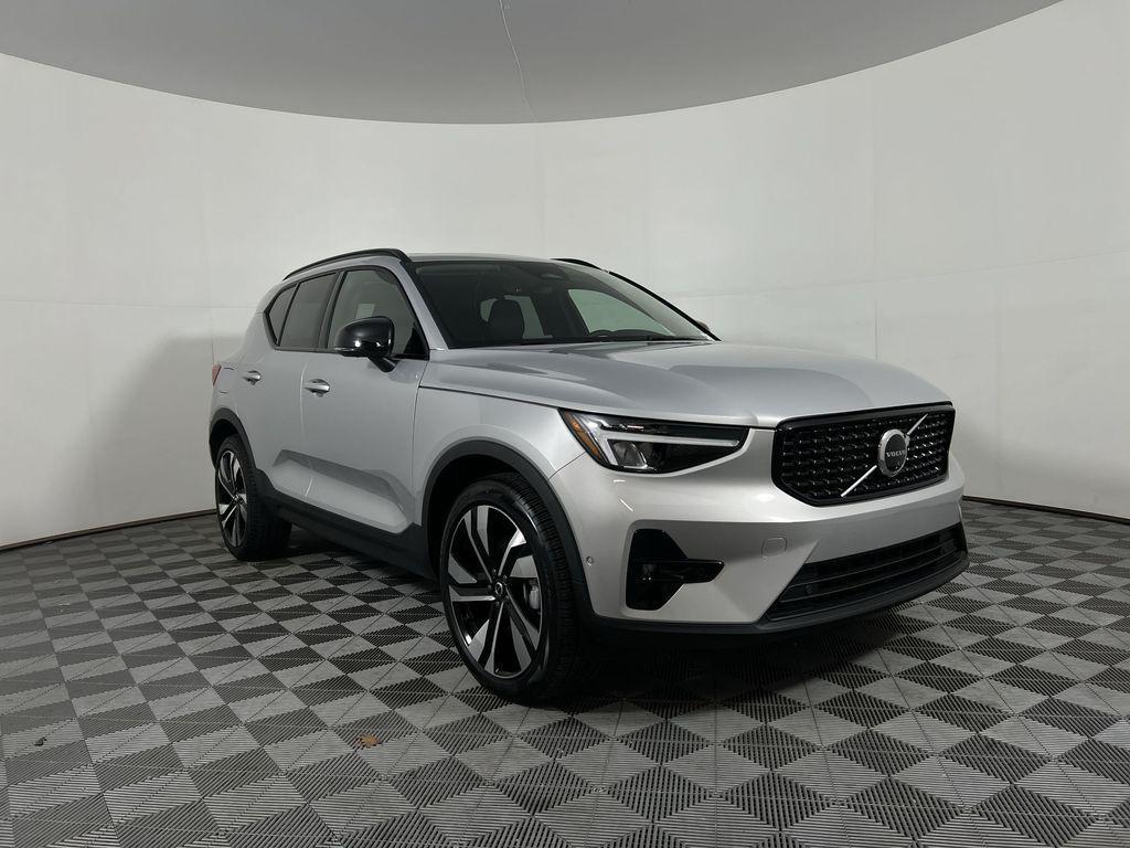 used 2025 Volvo XC40 car, priced at $33,429