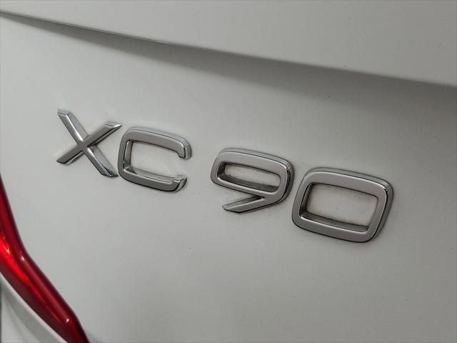 used 2022 Volvo XC90 Recharge Plug-In Hybrid car, priced at $49,000