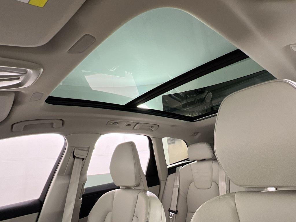 used 2023 Volvo XC60 car, priced at $34,919