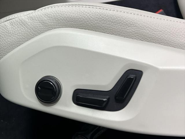 new 2025 Volvo XC60 car, priced at $55,995