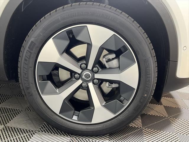 new 2025 Volvo XC40 car, priced at $46,435