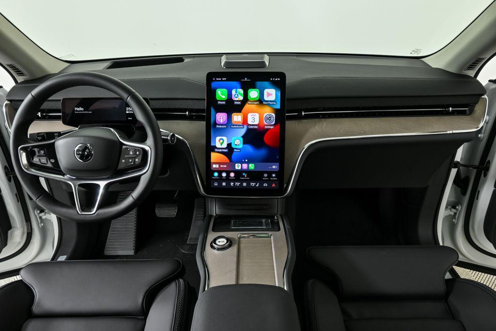 new 2025 Volvo EX90 car