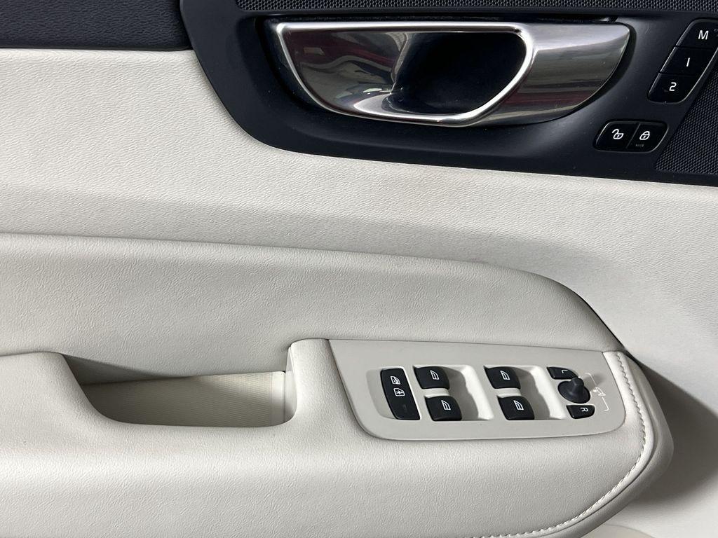 used 2023 Volvo XC60 car, priced at $37,284