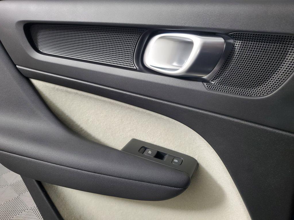 new 2025 Volvo XC40 car, priced at $44,409
