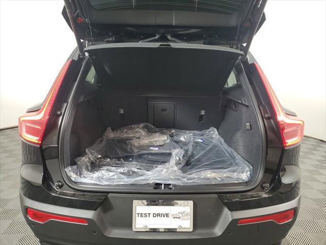 new 2025 Volvo XC40 car, priced at $51,565