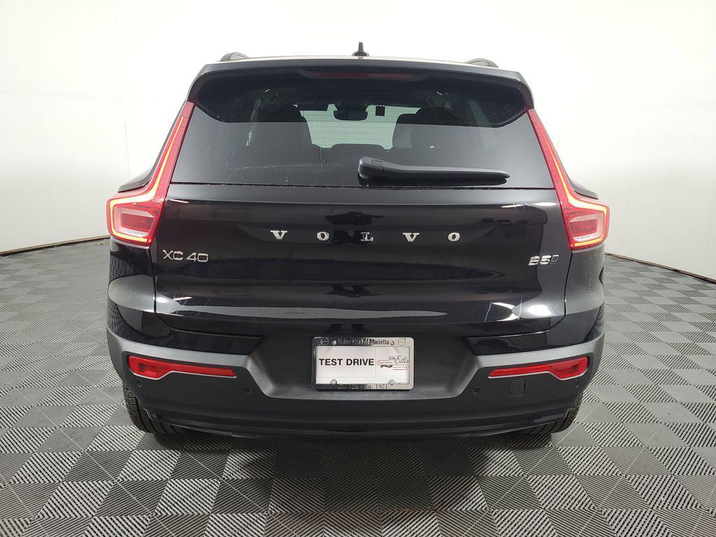 new 2025 Volvo XC40 car, priced at $44,409