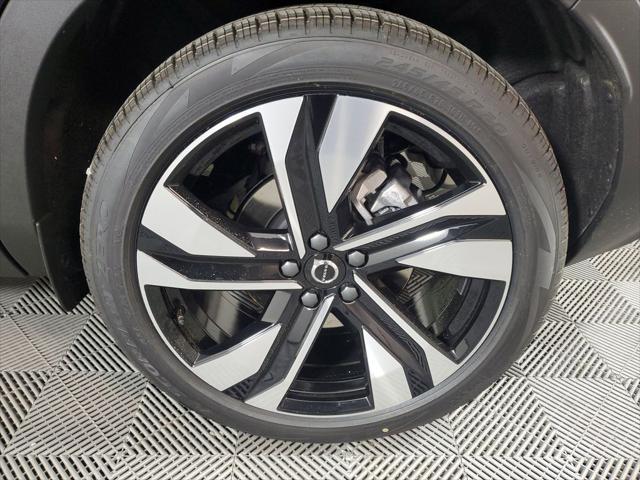 new 2025 Volvo XC40 car, priced at $51,565