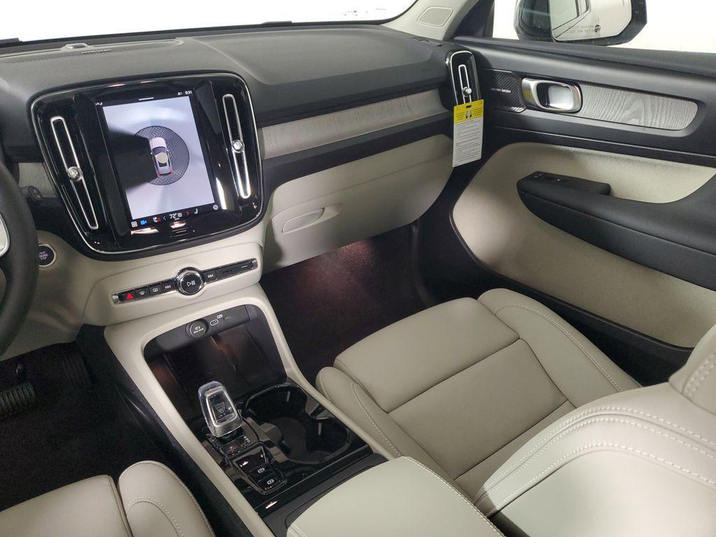 new 2025 Volvo XC40 car, priced at $44,409