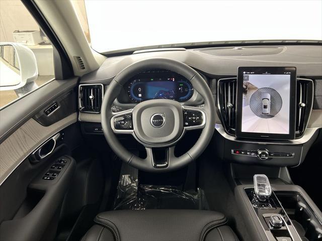 new 2025 Volvo XC90 Plug-In Hybrid car