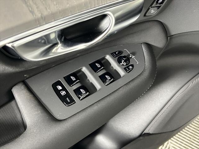 new 2025 Volvo XC90 Plug-In Hybrid car
