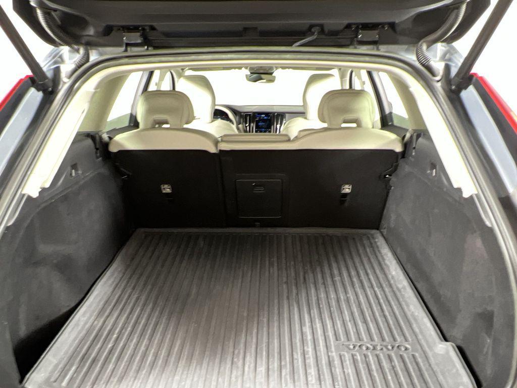 used 2023 Volvo XC60 car, priced at $30,927