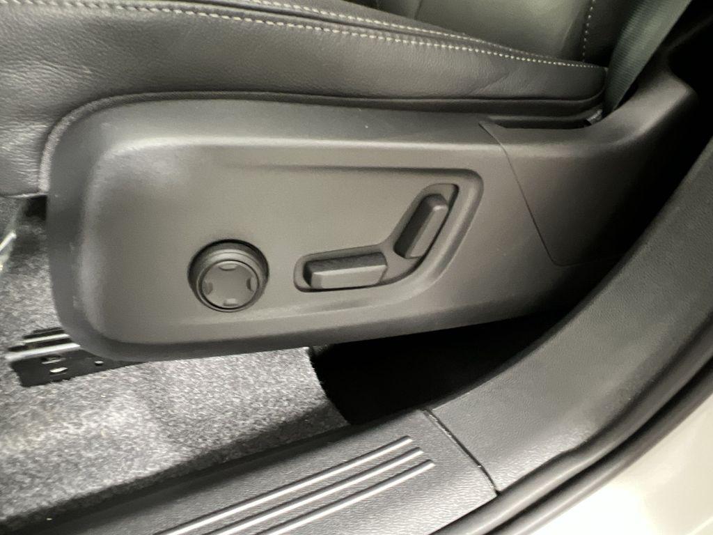 used 2025 Volvo XC40 car, priced at $35,857