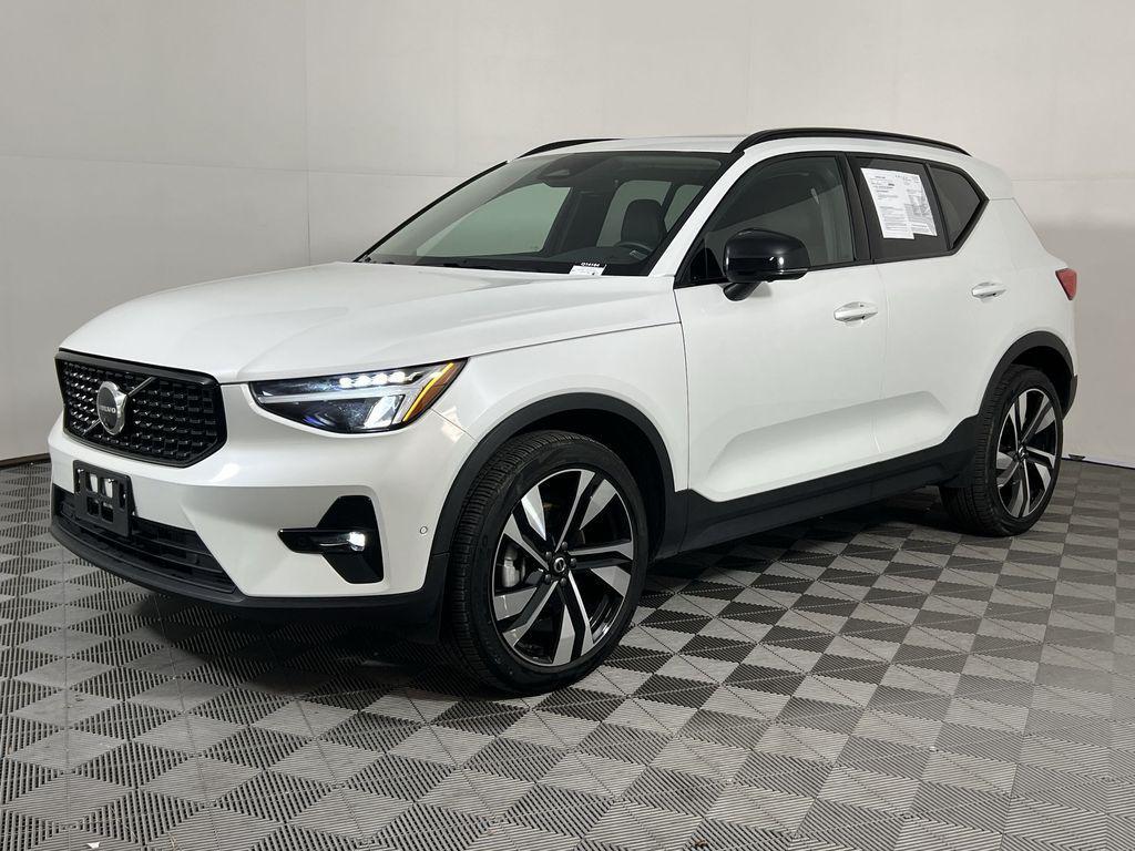 used 2025 Volvo XC40 car, priced at $35,857