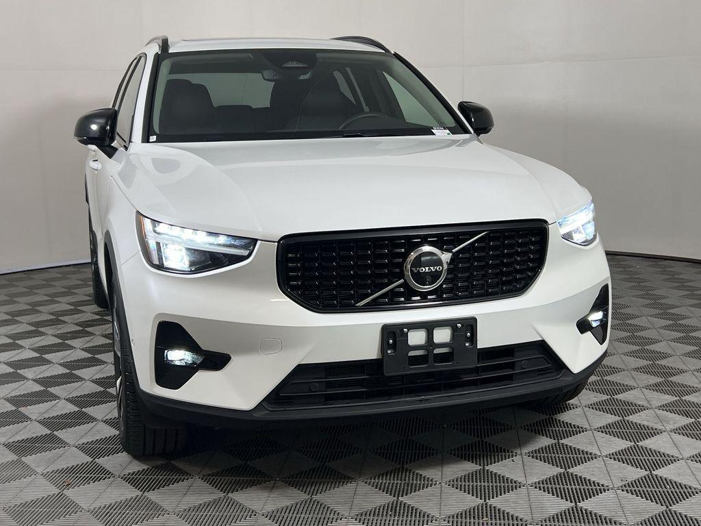 used 2025 Volvo XC40 car, priced at $35,857
