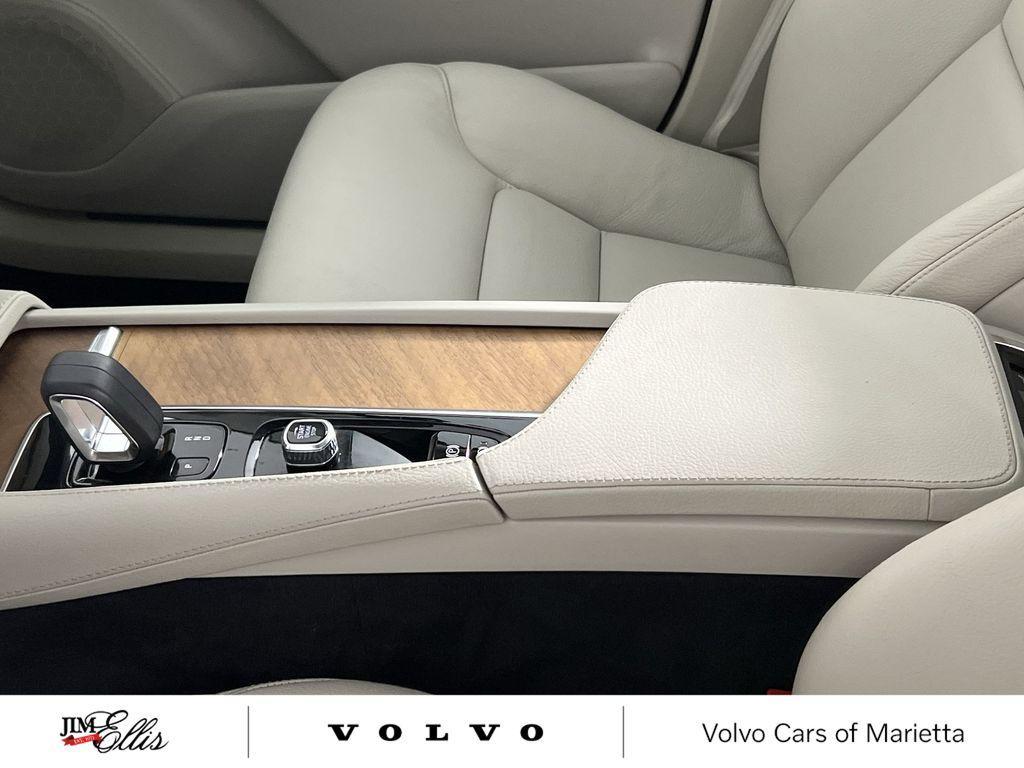 used 2022 Volvo XC90 Recharge Plug-In Hybrid car, priced at $42,487