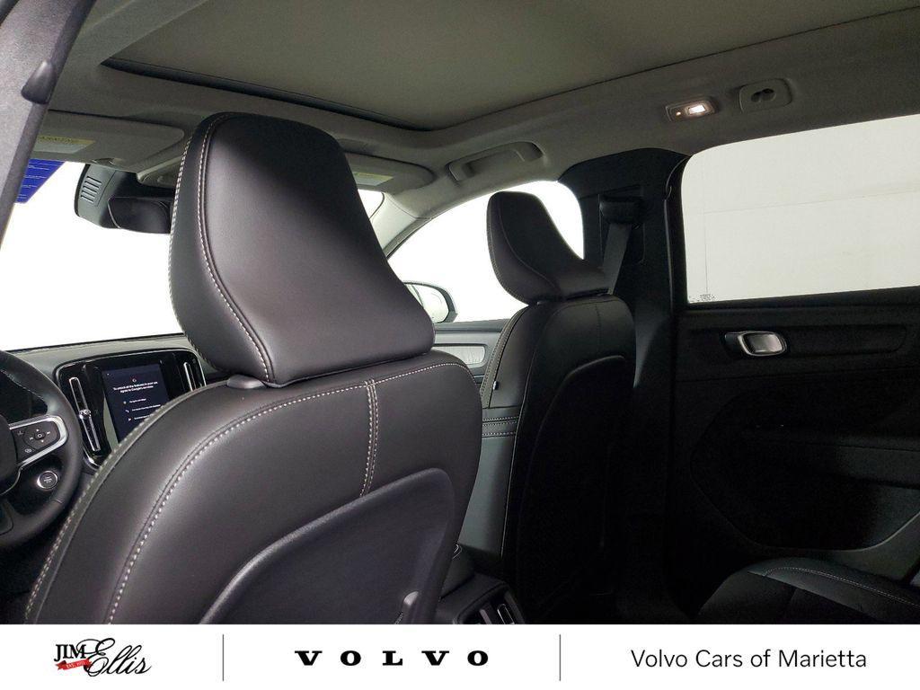 new 2025 Volvo XC40 car, priced at $41,414