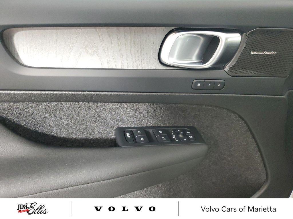 new 2025 Volvo XC40 car, priced at $41,414