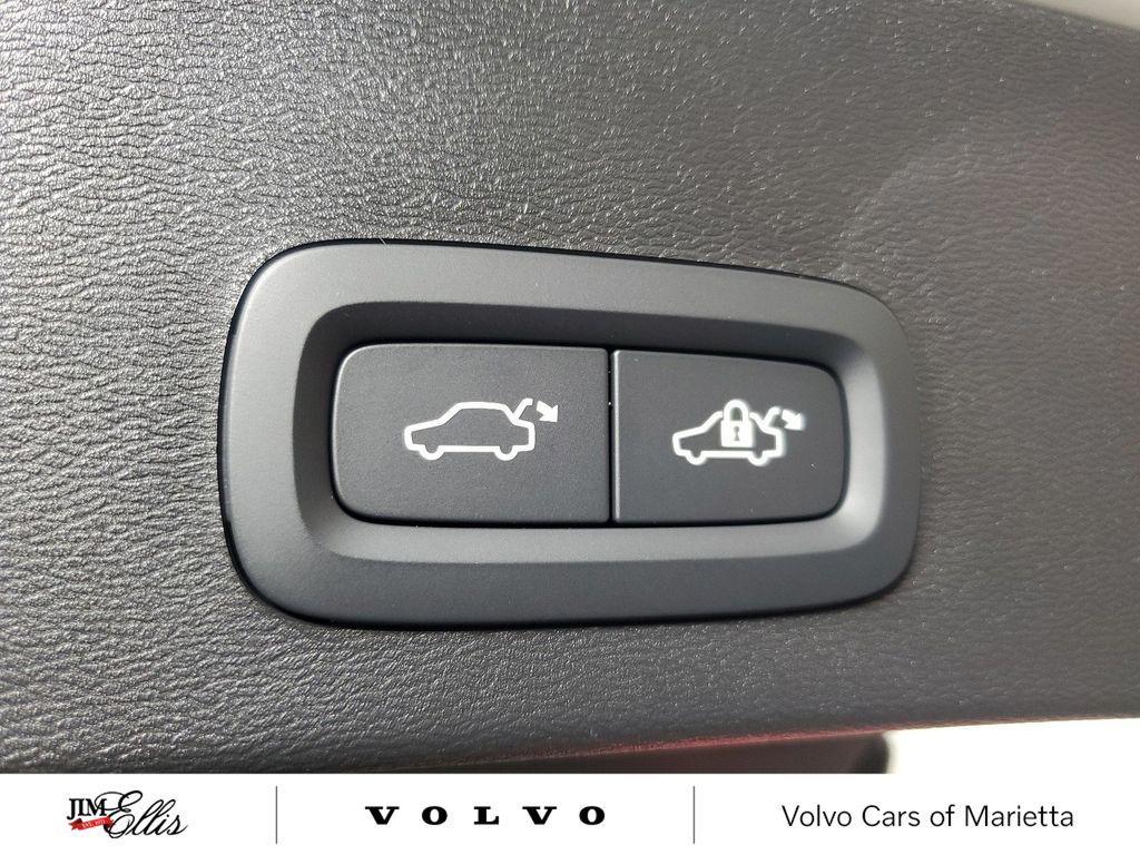 new 2025 Volvo XC40 car, priced at $41,414