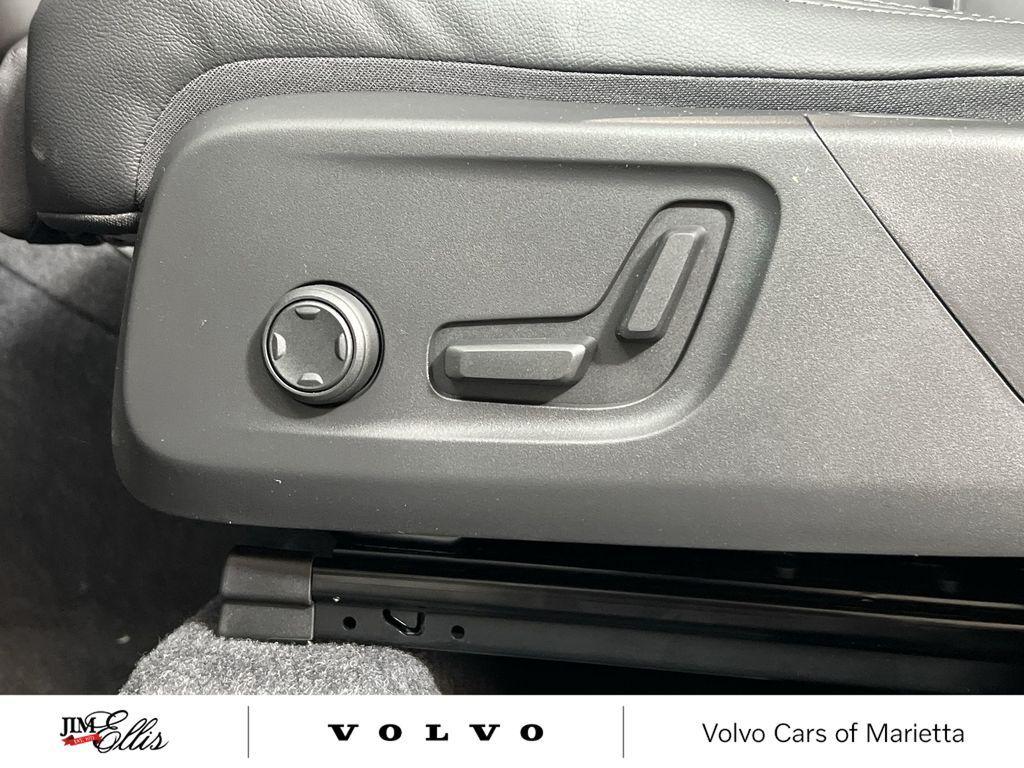 new 2025 Volvo XC40 car, priced at $41,049