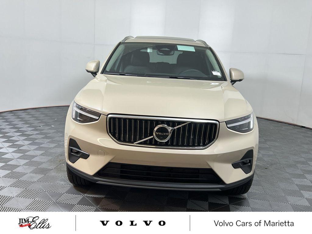 new 2025 Volvo XC40 car, priced at $41,049