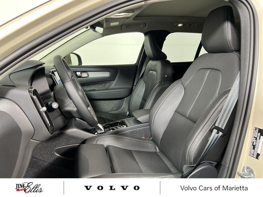 new 2025 Volvo XC40 car, priced at $41,049
