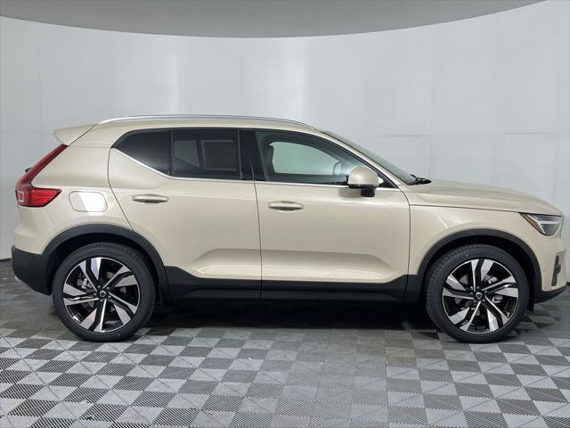 new 2025 Volvo XC40 car, priced at $49,610