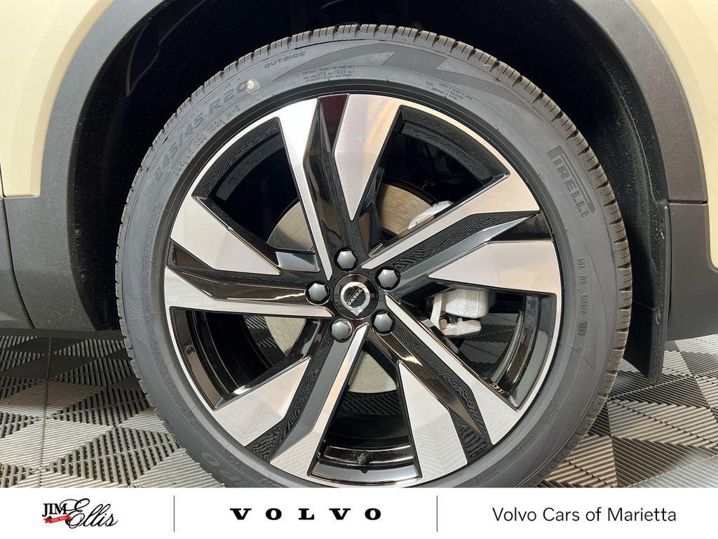 new 2025 Volvo XC40 car, priced at $41,049